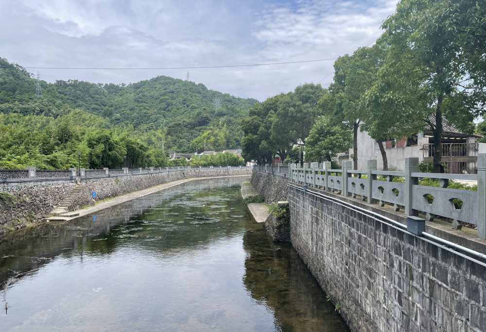 V južnej časti Ningbo dnes prší mierny až silný dážď