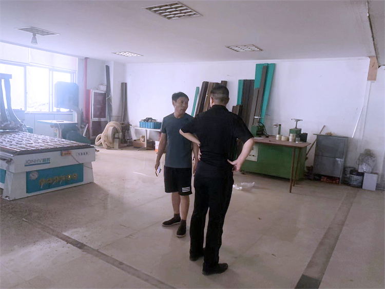 Výlet do továrne na materiály