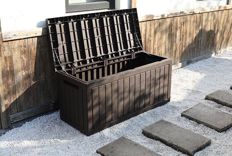Sprievodca nákupom akademického typu vonkajšieho nábytku – kapitola o plastoch
