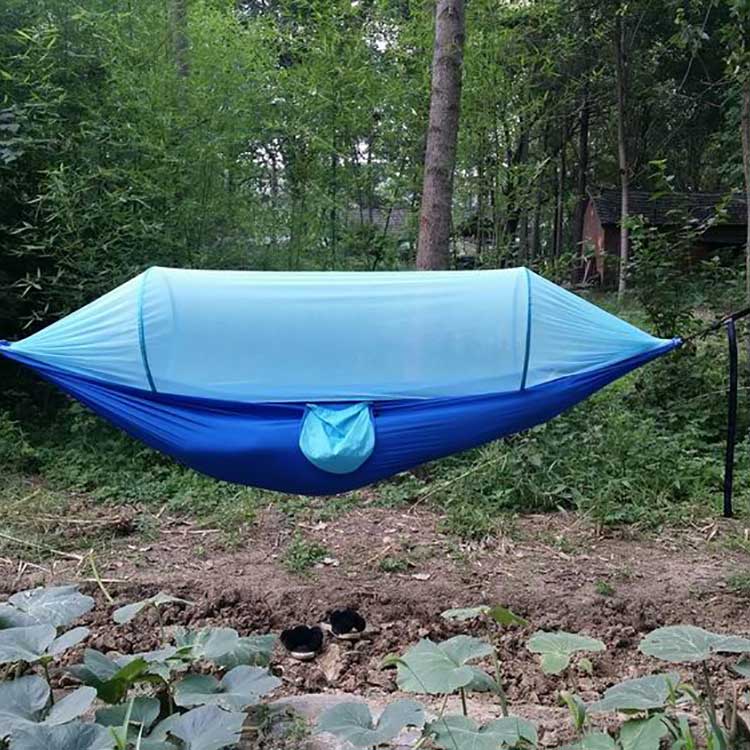 Kempingová hojdacia sieť s vyskakovacou moskytiérou